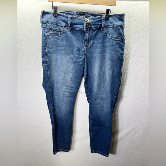 Torrid Skinny Jeans Womens 16S Plus size Stretch Blue Denim Cute Comfy 2193 - Picture 1 of 8